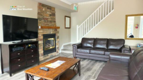 5 Bedrooms, Mountain Views, Steps from Blue Mountain Village, Hot Tub, BBQ